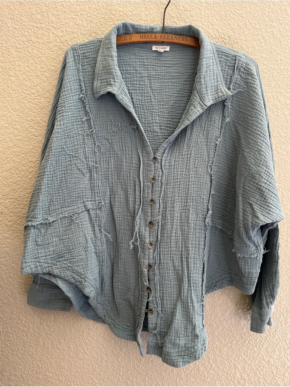 En Crème Blue Gauze Button Down Raw Hem Long Sleeve Women’s Size Large